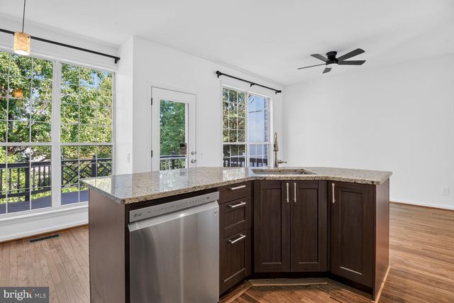 47720 SANDBANK SQ, Sterling, VA 20165