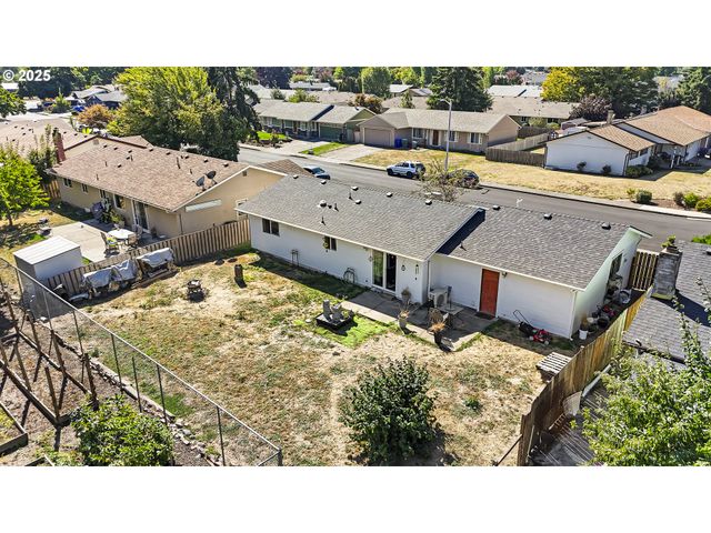 4882 REGAL Dr, Salem, OR 97301