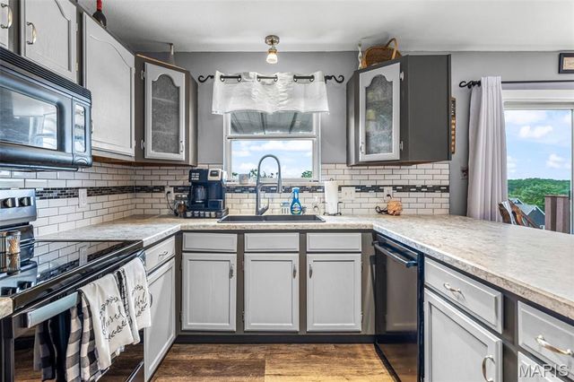 1553 Scenic Drive, Herculaneum, MO 63048