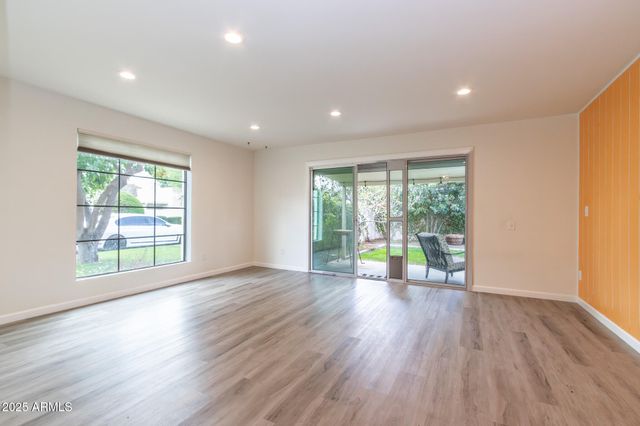 1327 W GLENDALE Avenue, Phoenix, AZ 85021