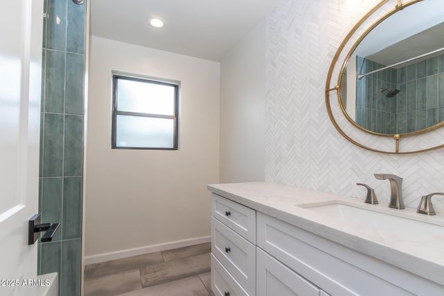 1327 W GLENDALE Avenue, Phoenix, AZ 85021