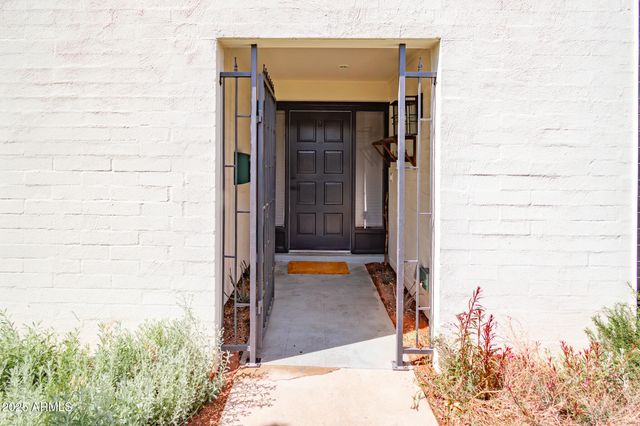 1327 W GLENDALE Avenue, Phoenix, AZ 85021