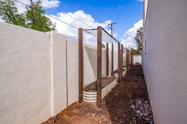 1327 W GLENDALE Avenue, Phoenix, AZ 85021