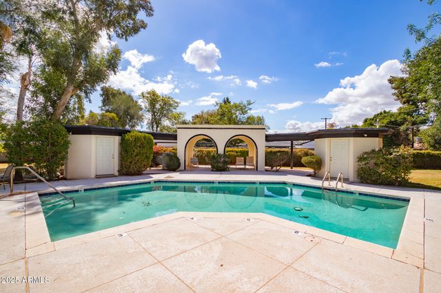 1327 W GLENDALE Avenue, Phoenix, AZ 85021