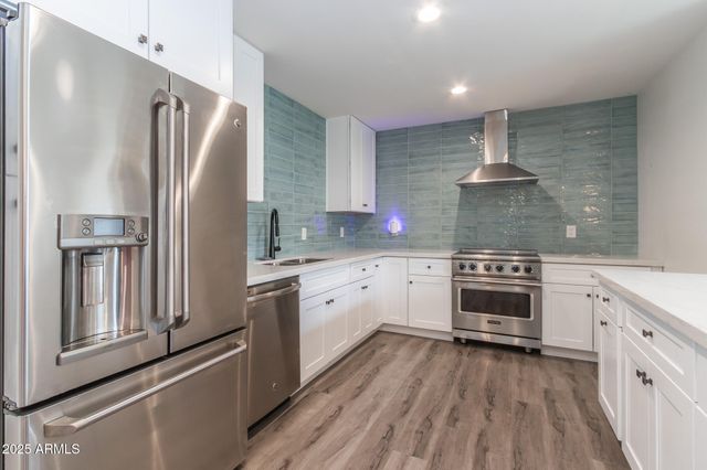 1327 W GLENDALE Avenue, Phoenix, AZ 85021