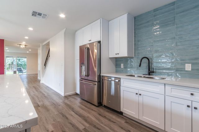 1327 W GLENDALE Avenue, Phoenix, AZ 85021