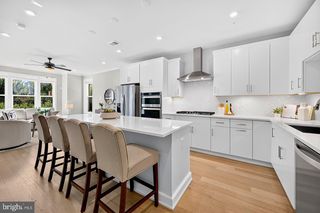 14429 BECKETT GLEN CIR #1001, Chantilly, VA 20151