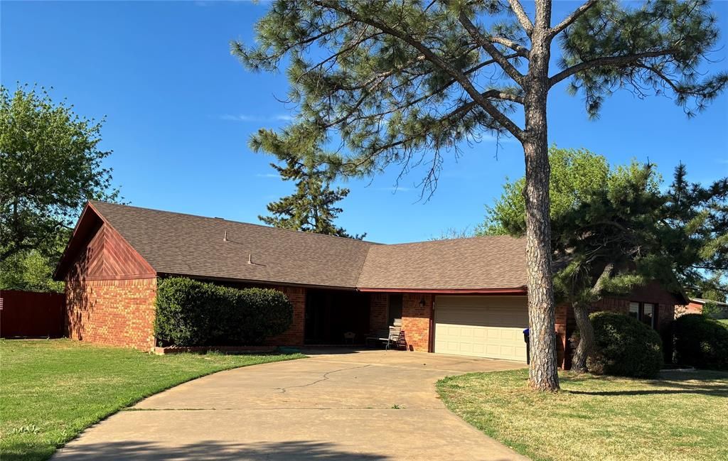 Image 1 of property listing at 712 Diana Avenue, Frederick, OK 73542