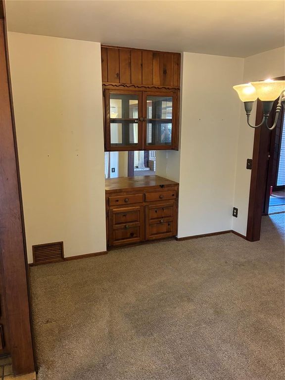 Image 3 of property listing at 712 Diana Avenue, Frederick, OK 73542