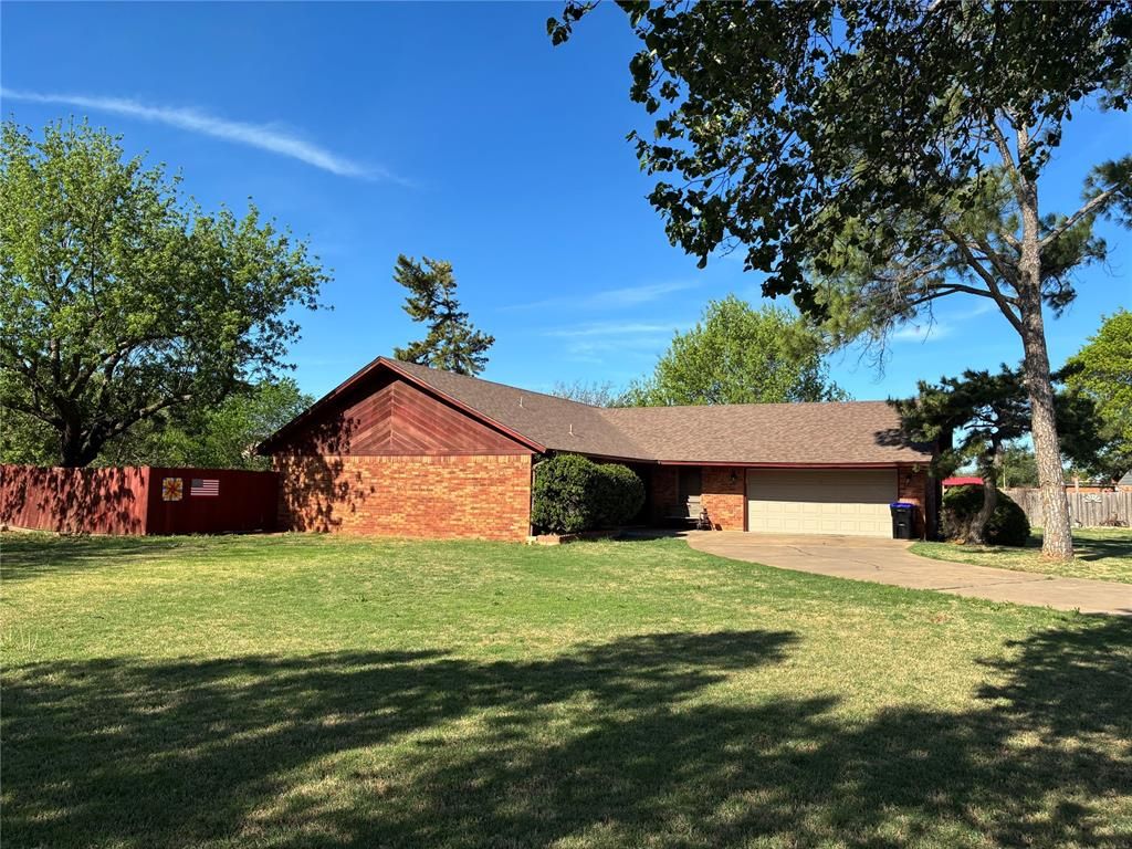 Image 23 of property listing at 712 Diana Avenue, Frederick, OK 73542