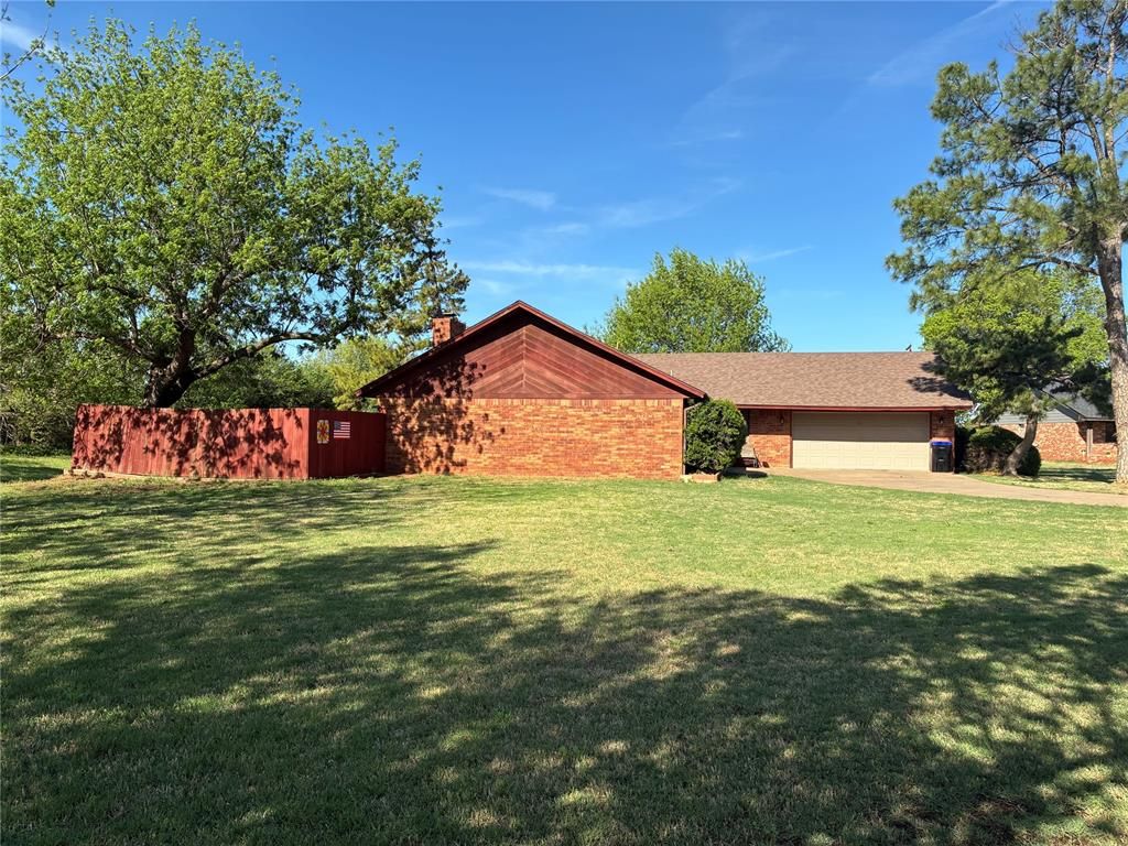 Image 24 of property listing at 712 Diana Avenue, Frederick, OK 73542