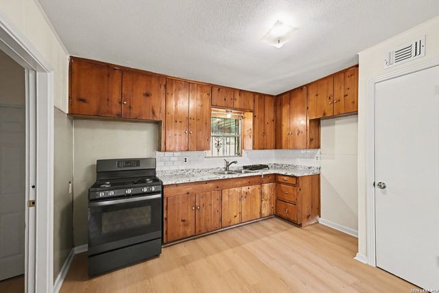 287 Harcourt, San Antonio, TX 78223