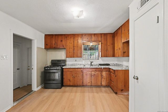 287 Harcourt, San Antonio, TX 78223