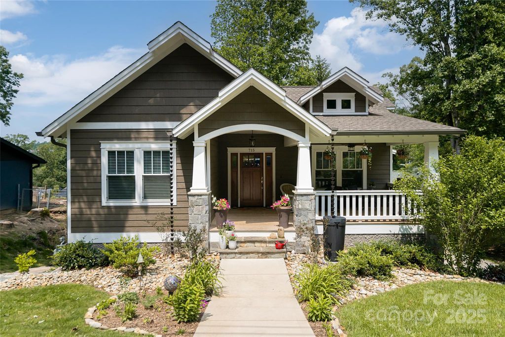 715 Holly Avenue, Black Mountain, NC 28711