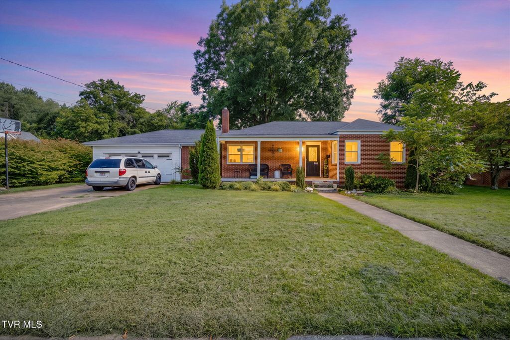412 West F Street, Elizabethton, TN 37643