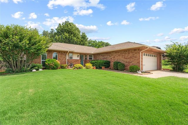 305 W Platt Drive, Yukon, OK 73099