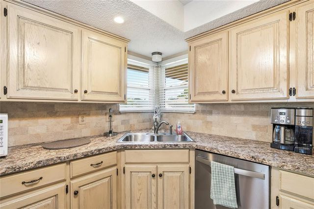 305 W Platt Drive, Yukon, OK 73099
