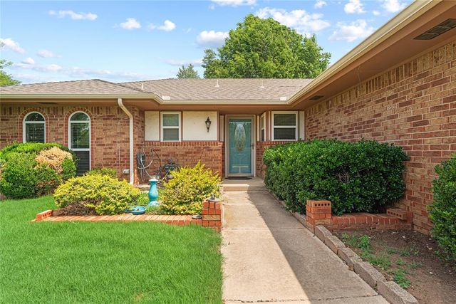 305 W Platt Drive, Yukon, OK 73099