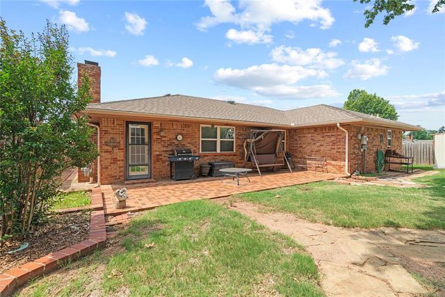 305 W Platt Drive, Yukon, OK 73099