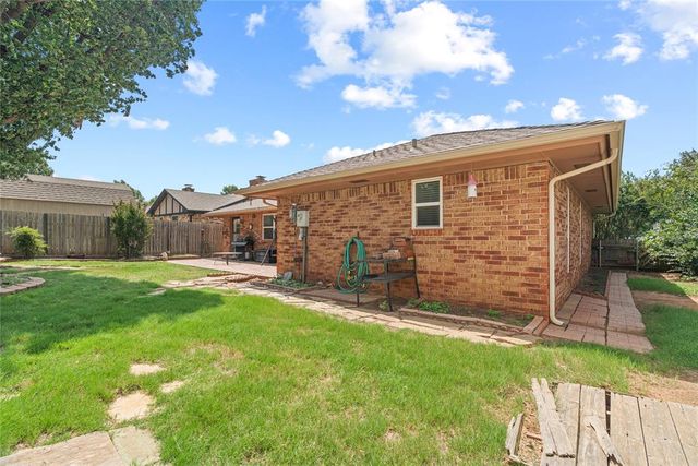 305 W Platt Drive, Yukon, OK 73099