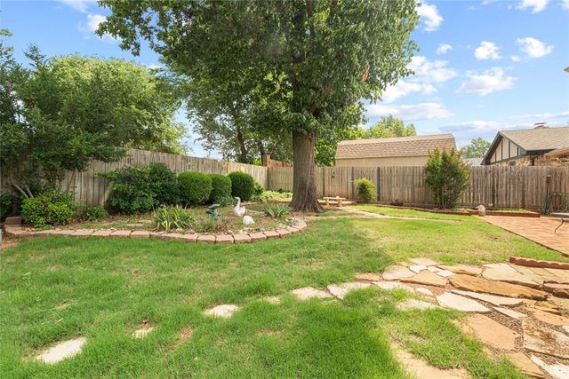305 W Platt Drive, Yukon, OK 73099