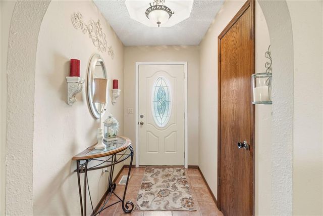 305 W Platt Drive, Yukon, OK 73099