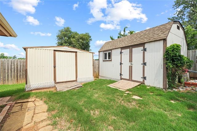 305 W Platt Drive, Yukon, OK 73099