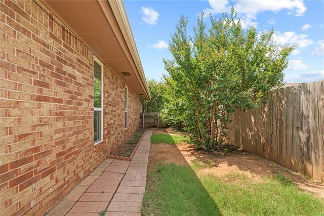 305 W Platt Drive, Yukon, OK 73099