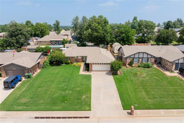 305 W Platt Drive, Yukon, OK 73099