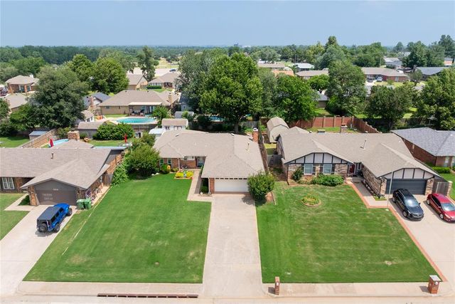305 W Platt Drive, Yukon, OK 73099