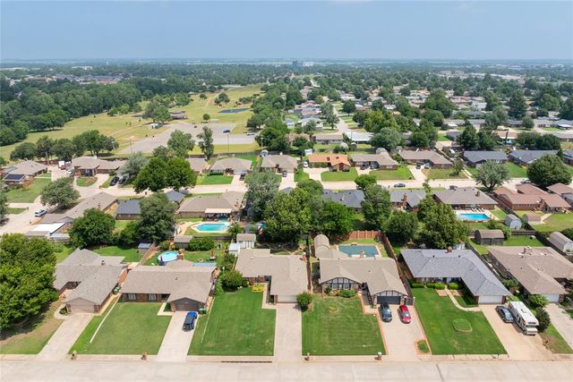305 W Platt Drive, Yukon, OK 73099