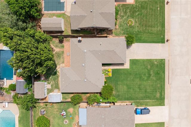 305 W Platt Drive, Yukon, OK 73099