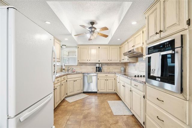 305 W Platt Drive, Yukon, OK 73099
