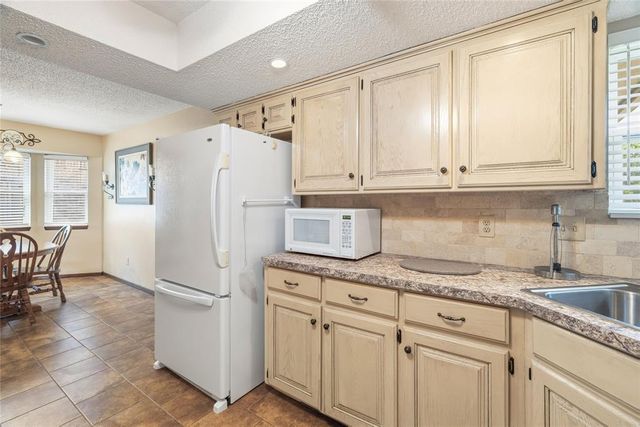 305 W Platt Drive, Yukon, OK 73099
