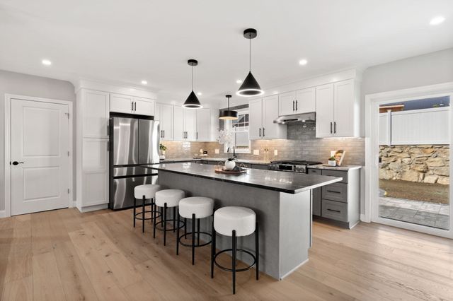 660 Hildreth St, Dracut, MA 01826