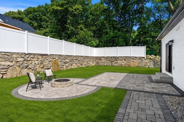 660 Hildreth St, Dracut, MA 01826