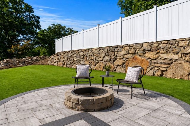 660 Hildreth St, Dracut, MA 01826