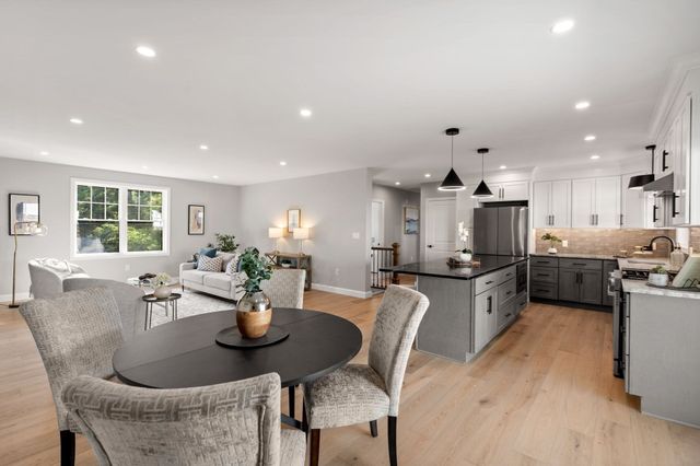 660 Hildreth St, Dracut, MA 01826