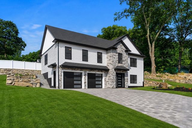 660 Hildreth St, Dracut, MA 01826