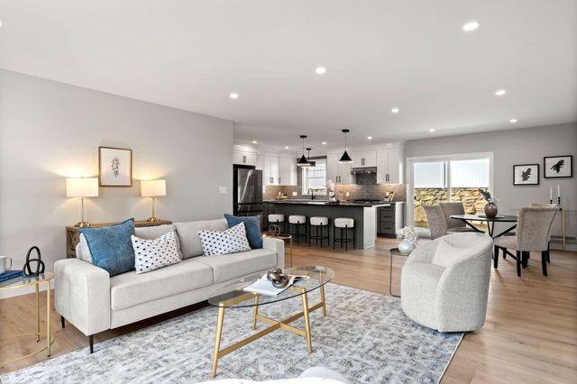660 Hildreth St, Dracut, MA 01826