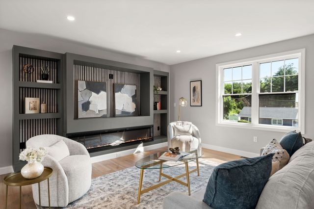660 Hildreth St, Dracut, MA 01826