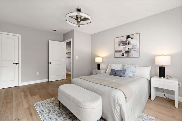 660 Hildreth St, Dracut, MA 01826