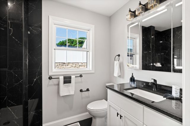 660 Hildreth St, Dracut, MA 01826