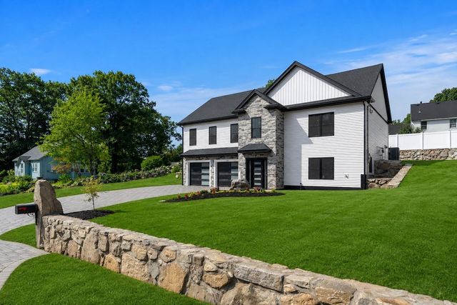 660 Hildreth St, Dracut, MA 01826
