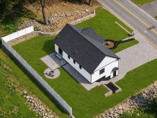 660 Hildreth St, Dracut, MA 01826