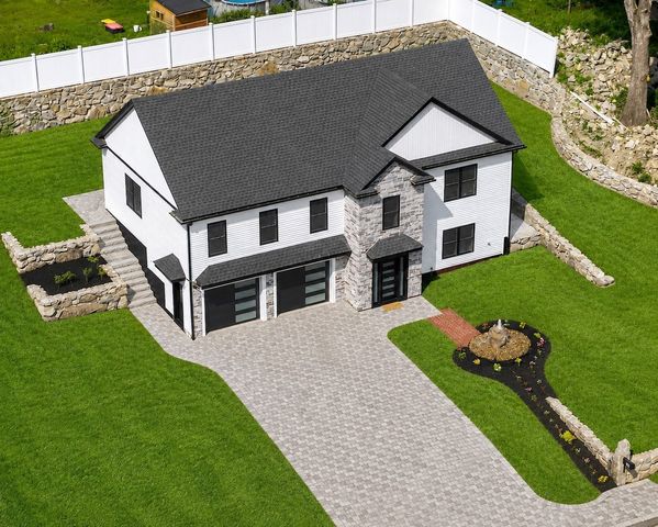 660 Hildreth St, Dracut, MA 01826