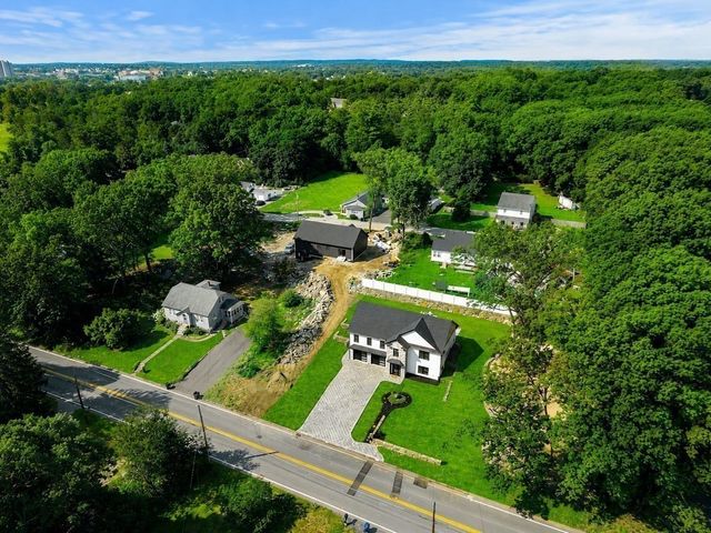 660 Hildreth St, Dracut, MA 01826