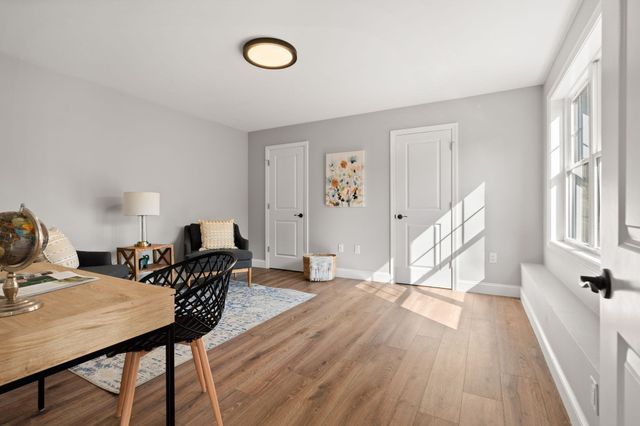 660 Hildreth St, Dracut, MA 01826
