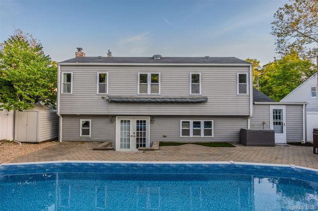 21 Via Continental, Huntington Station, NY 11746