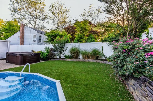 21 Via Continental, Huntington Station, NY 11746